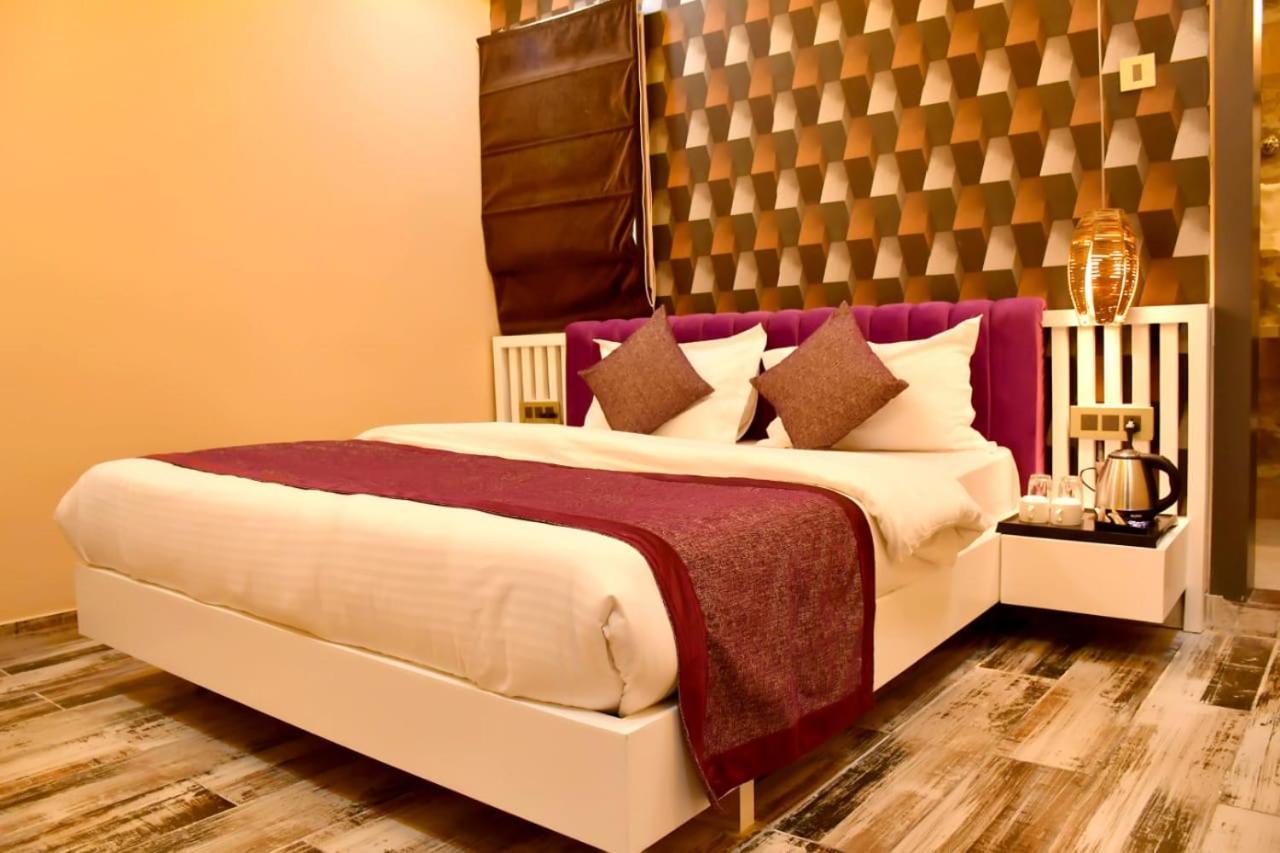 Hotel Mansa Kanpur Exterior foto