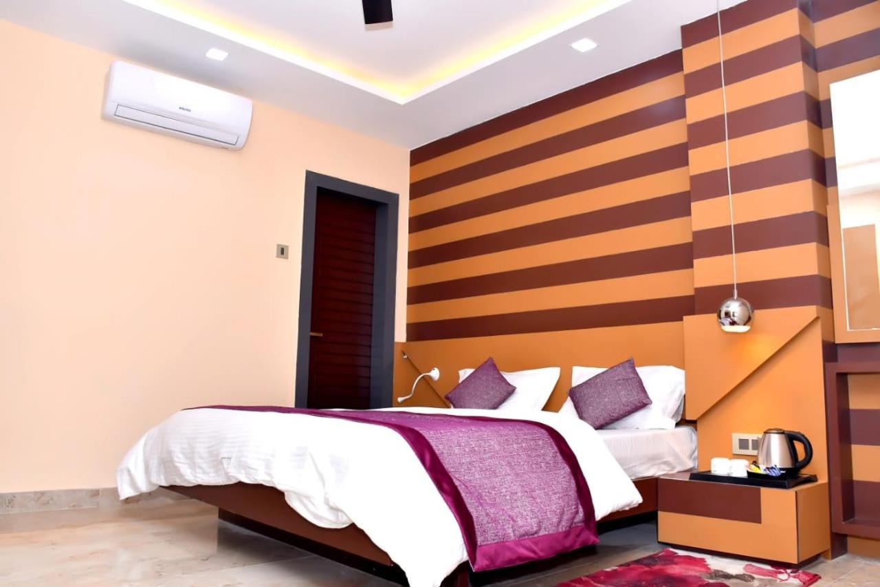Hotel Mansa Kanpur Exterior foto